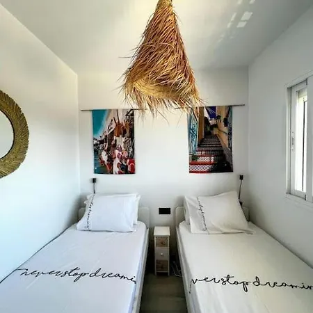 Nieuw: Horizonte, House By The Sea
